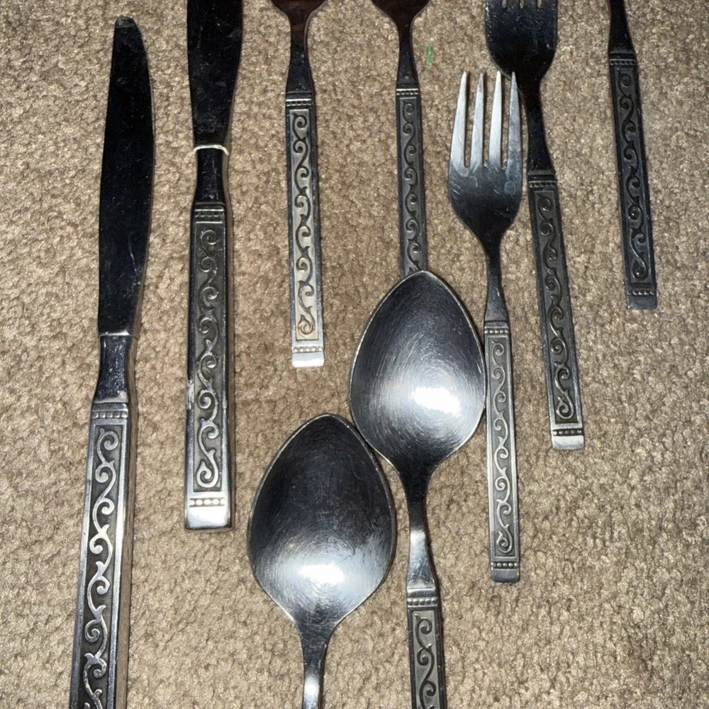 Vintage Oneida Spanish Court Fork Knives Spoon Set stainless